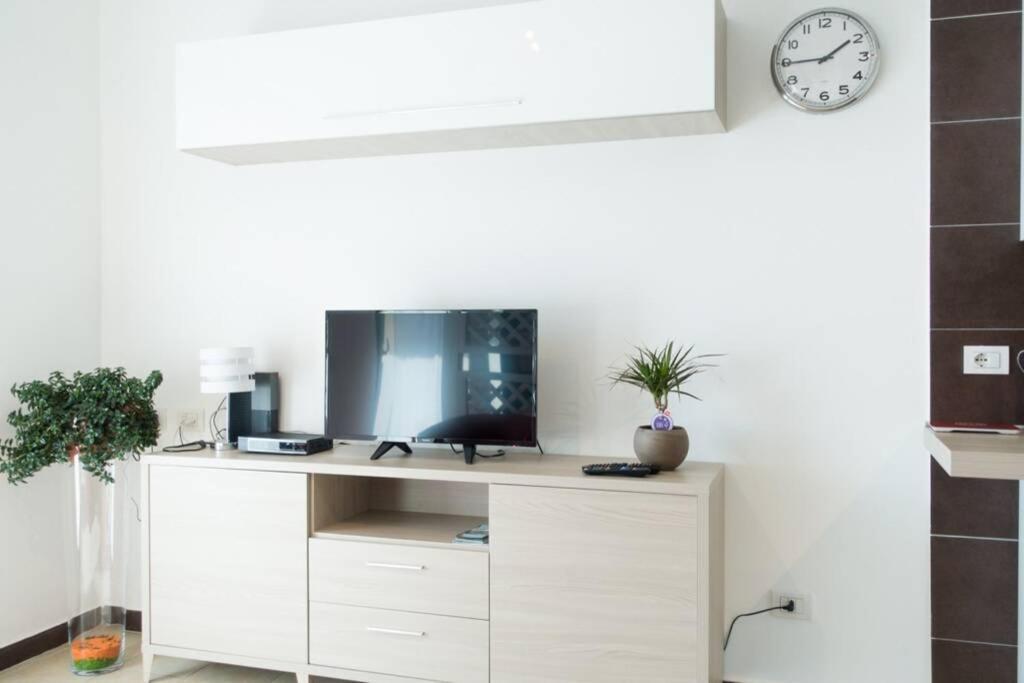 Apartment Victoria, Cozy Studio Flat Near Leonardo Academy Sesto Calende Εξωτερικό φωτογραφία